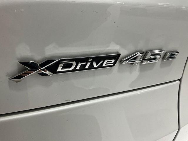 Photo of 2023 Mineral White Metallic BMW X5 PHEV