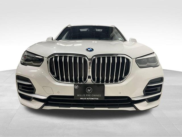Photo of 2023 Mineral White Metallic BMW X5 PHEV