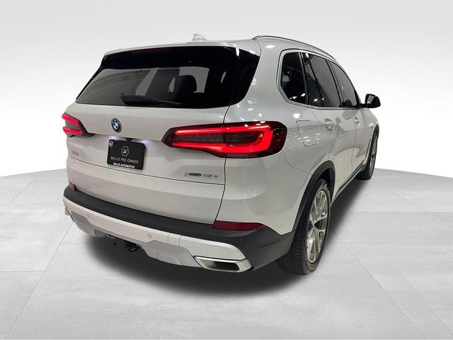 Photo of 2023 Mineral White Metallic BMW X5 PHEV