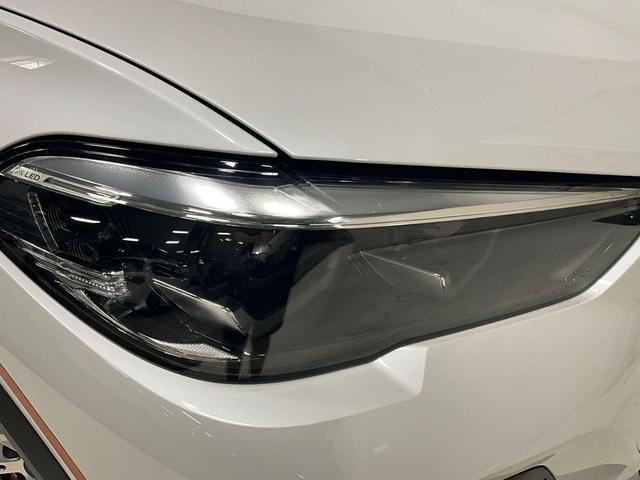 Photo of 2023 Mineral White Metallic BMW X5 PHEV