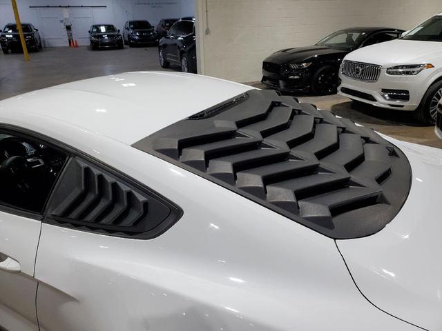 Photo of 2018 OXFORD WHITE Ford Mustang