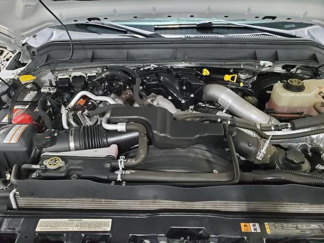 Photo of 2016 WHITE PLATINUM MET TRI-COAT Ford F-250