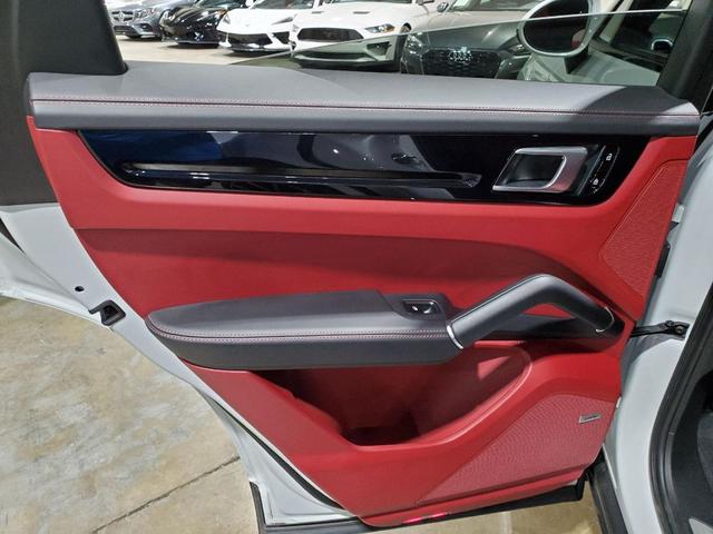 Photo of 2021 Carrara White Metallic Porsche Cayenne
