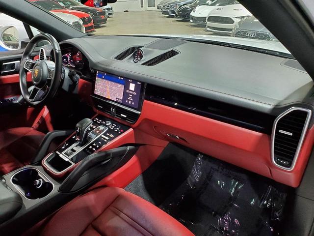 Photo of 2021 Carrara White Metallic Porsche Cayenne