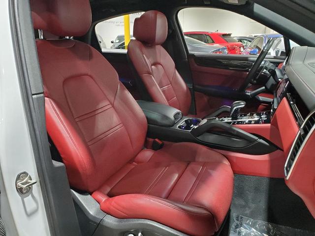 Photo of 2021 Carrara White Metallic Porsche Cayenne