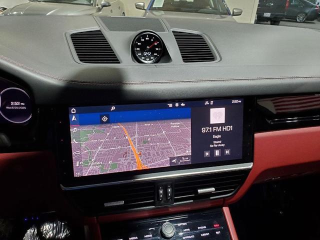 Photo of 2021 Carrara White Metallic Porsche Cayenne