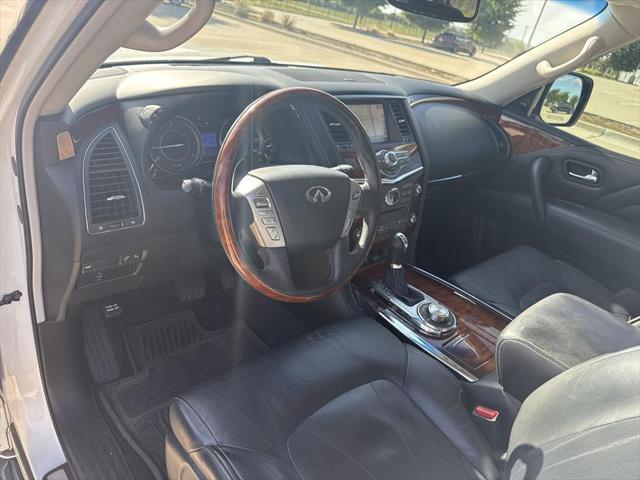 Photo of 2017 Majestic White INFINITI QX80