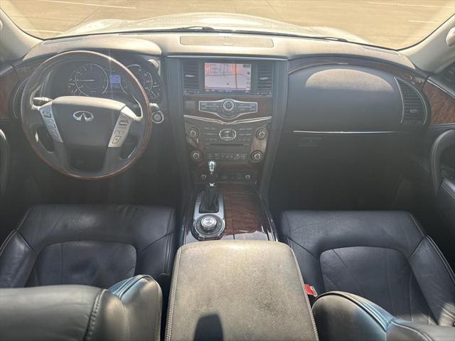 Photo of 2017 Majestic White INFINITI QX80