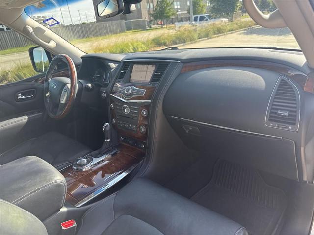 Photo of 2017 Majestic White INFINITI QX80