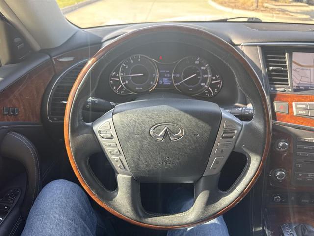 Photo of 2017 Majestic White INFINITI QX80
