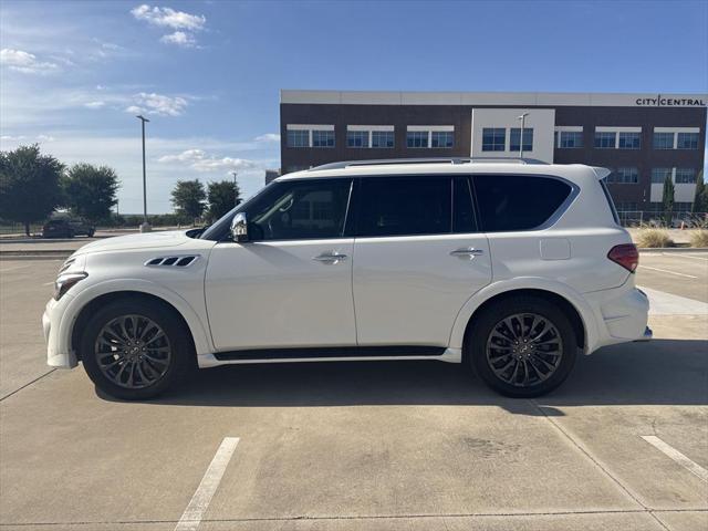 Photo of 2017 Majestic White INFINITI QX80