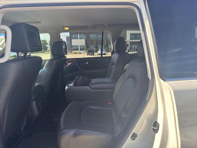 Photo of 2017 Majestic White INFINITI QX80