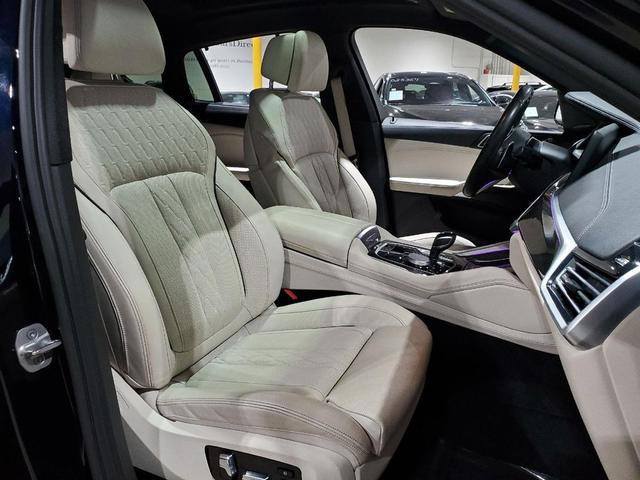 Photo of 2021 Carbon Black Metallic BMW X6
