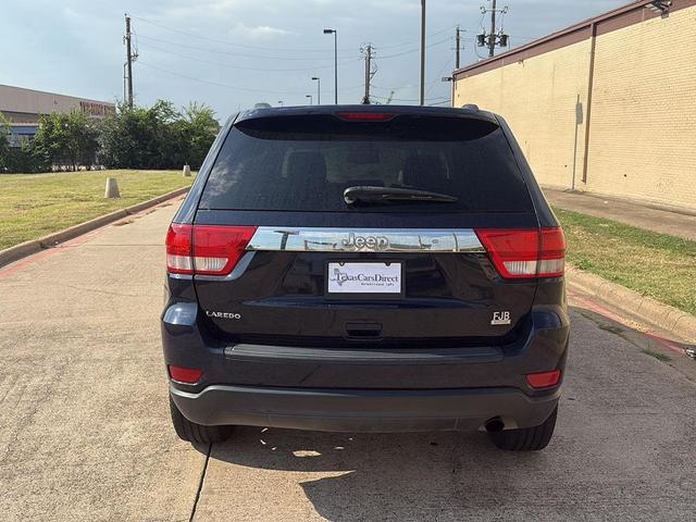 Photo of 2013 True Blue Pearl Jeep Grand Cherokee