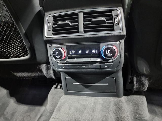 Photo of 2017 Orca Black Metallic Audi Q7