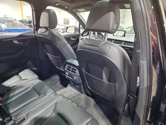 Photo of 2017 Orca Black Metallic Audi Q7