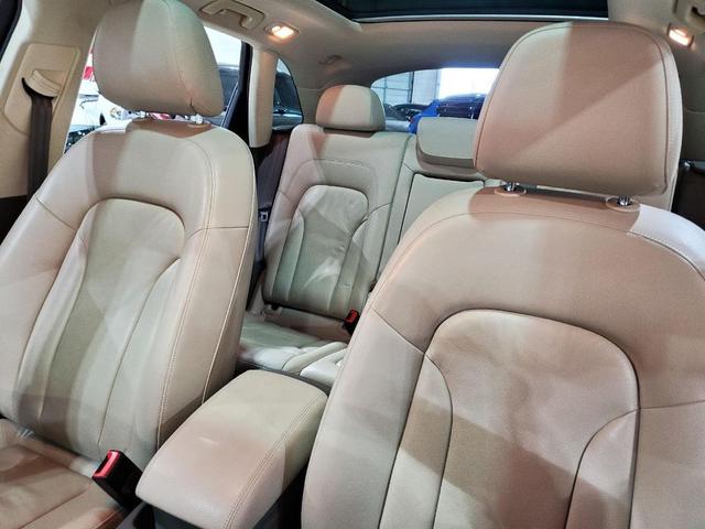 Photo of 2015 WHITE Audi Q5