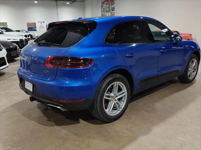 Photo of 2017 Sapphire Blue Metallic Porsche Macan