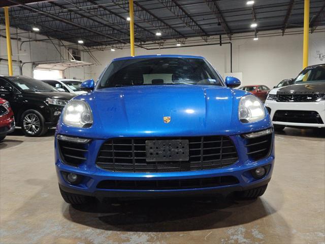 Photo of 2017 Sapphire Blue Metallic Porsche Macan