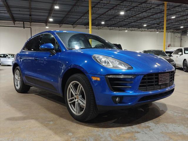 Photo of 2017 Sapphire Blue Metallic Porsche Macan