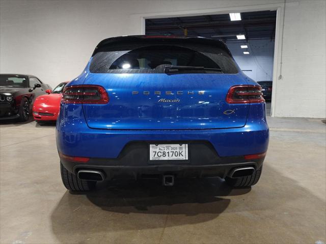Photo of 2017 Sapphire Blue Metallic Porsche Macan