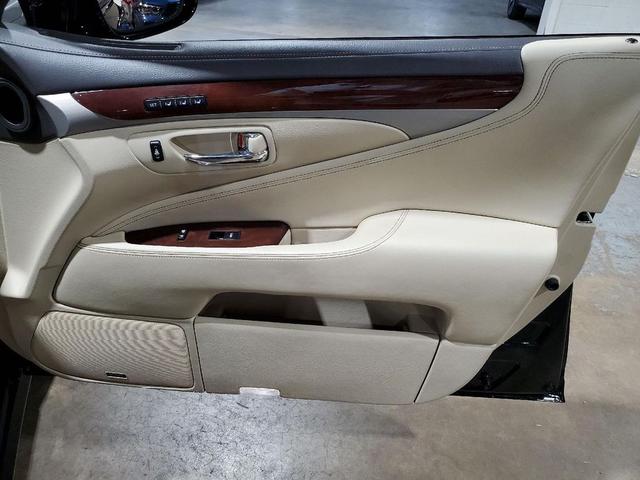 Photo of 2013 Obsidian Lexus LS 460