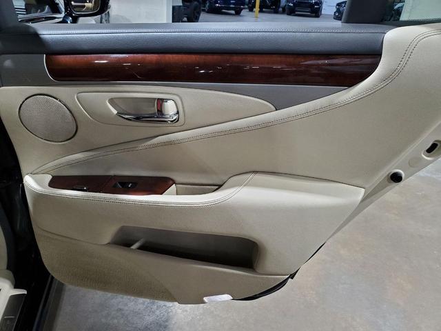 Photo of 2013 Obsidian Lexus LS 460