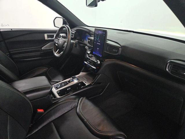 Photo of 2022 White Ford Explorer