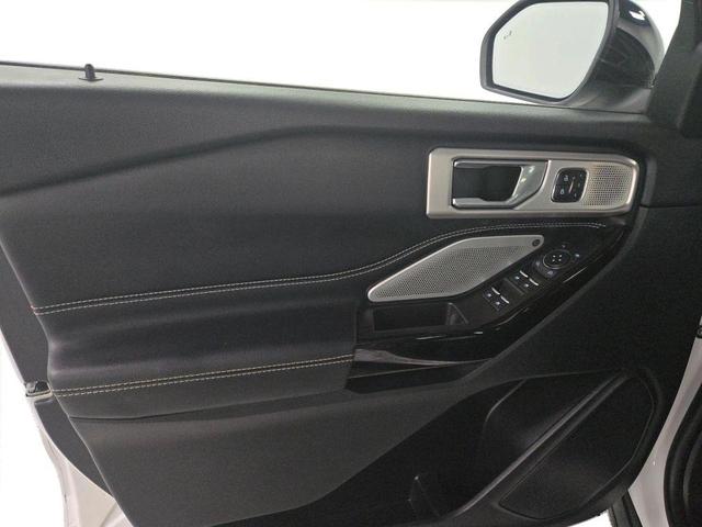 Photo of 2022 White Ford Explorer