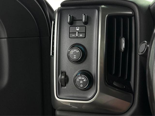 Photo of 2018 White Chevrolet Silverado 1500