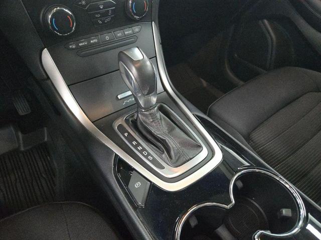 Photo of 2017 White Ford Edge