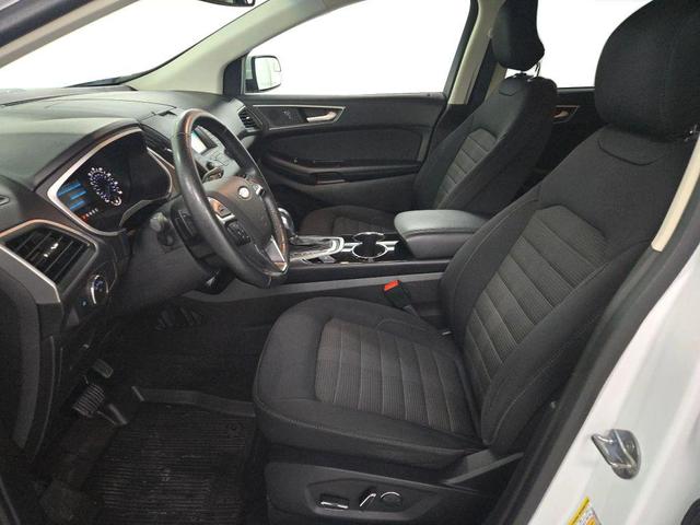 Photo of 2017 White Ford Edge