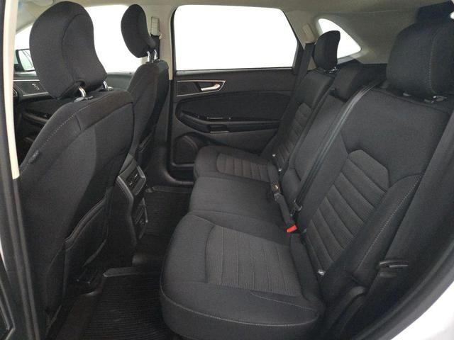 Photo of 2017 White Ford Edge