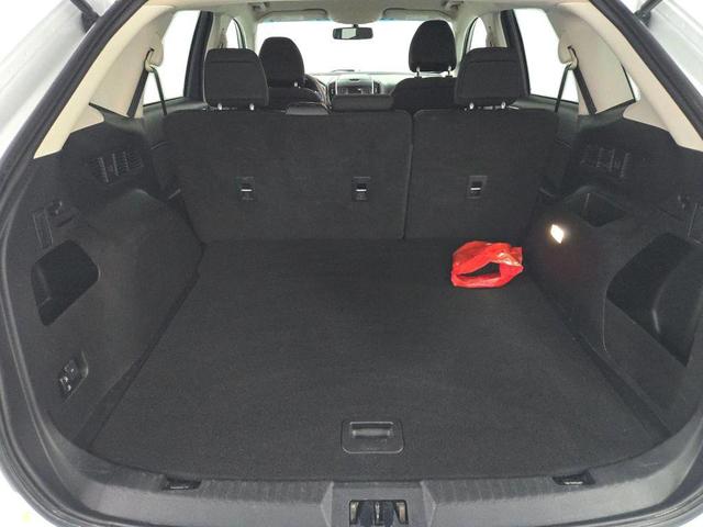 Photo of 2017 White Ford Edge