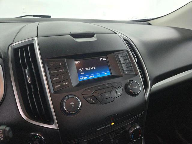 Photo of 2017 White Ford Edge
