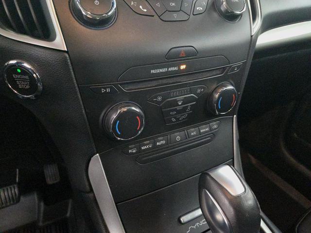 Photo of 2017 White Ford Edge