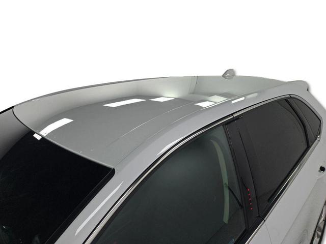 Photo of 2017 White Ford Edge
