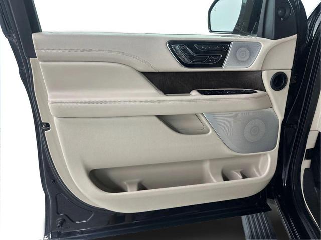 Photo of 2019 Black Lincoln Navigator L