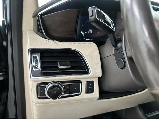 Photo of 2019 Black Lincoln Navigator L