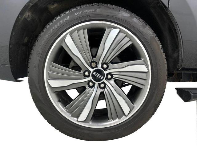 Photo of 2019 Black Lincoln Navigator L