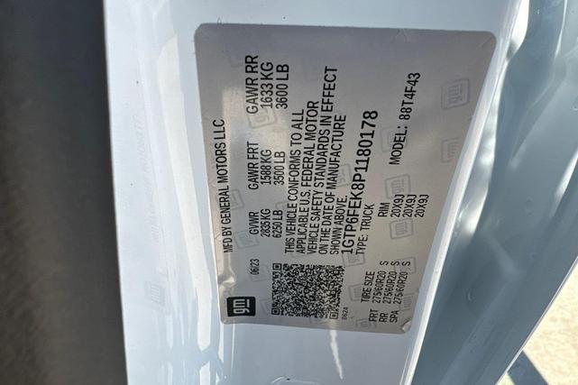 Photo of 2023 Summit White GMC Canyon