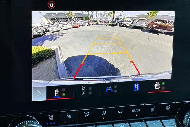 Photo of 2023 Summit White GMC Canyon