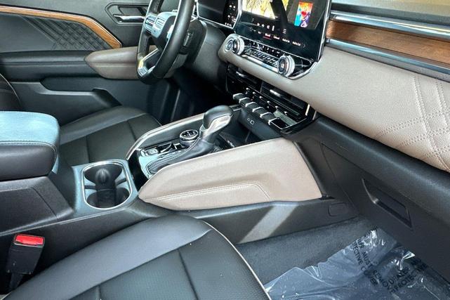 Photo of 2023 Summit White GMC Canyon
