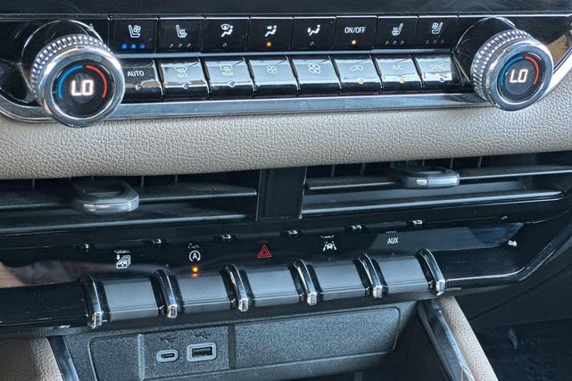 Photo of 2023 Summit White GMC Canyon