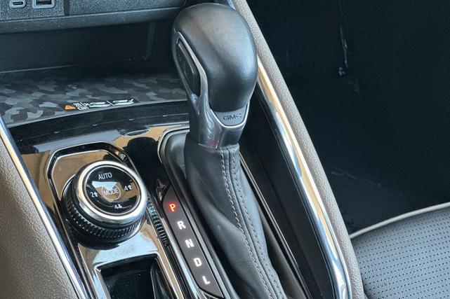 Photo of 2023 Summit White GMC Canyon