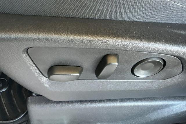 Photo of 2025 Summit White GMC Sierra 1500