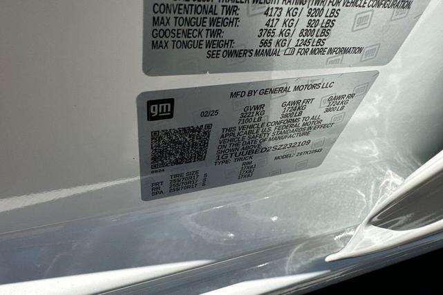 Photo of 2025 Summit White GMC Sierra 1500