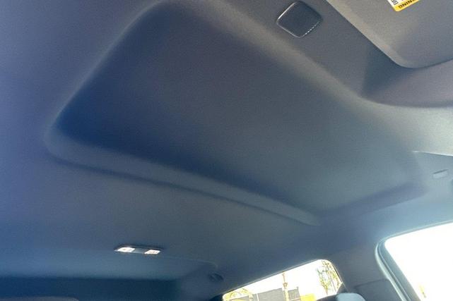 Photo of 2025 Summit White GMC Sierra 1500