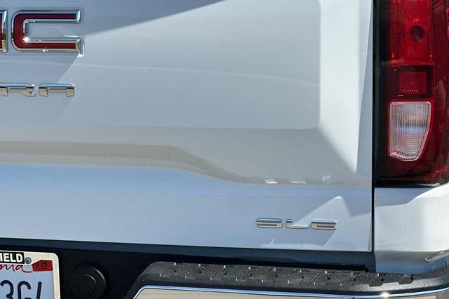 Photo of 2025 Summit White GMC Sierra 1500