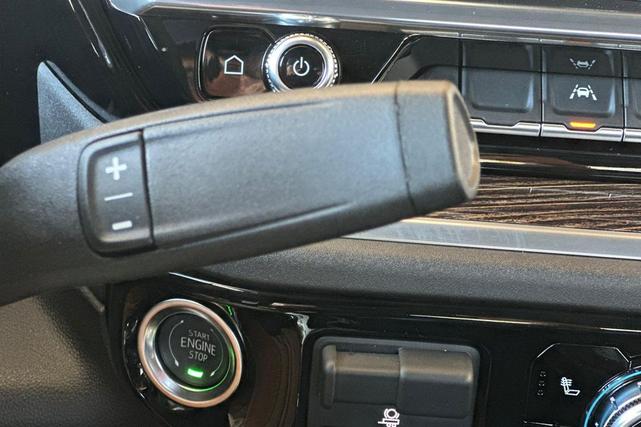 Photo of 2025 Summit White GMC Sierra 1500